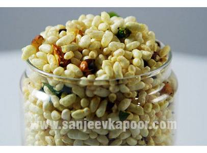 Glass jar is full with Kurmura- Healthy Indian Snacks List 