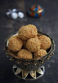 Tilgul - Healthy Snacks in India In Copper Bowl, this is full with Tilgul - Healthy Indian Snacks List